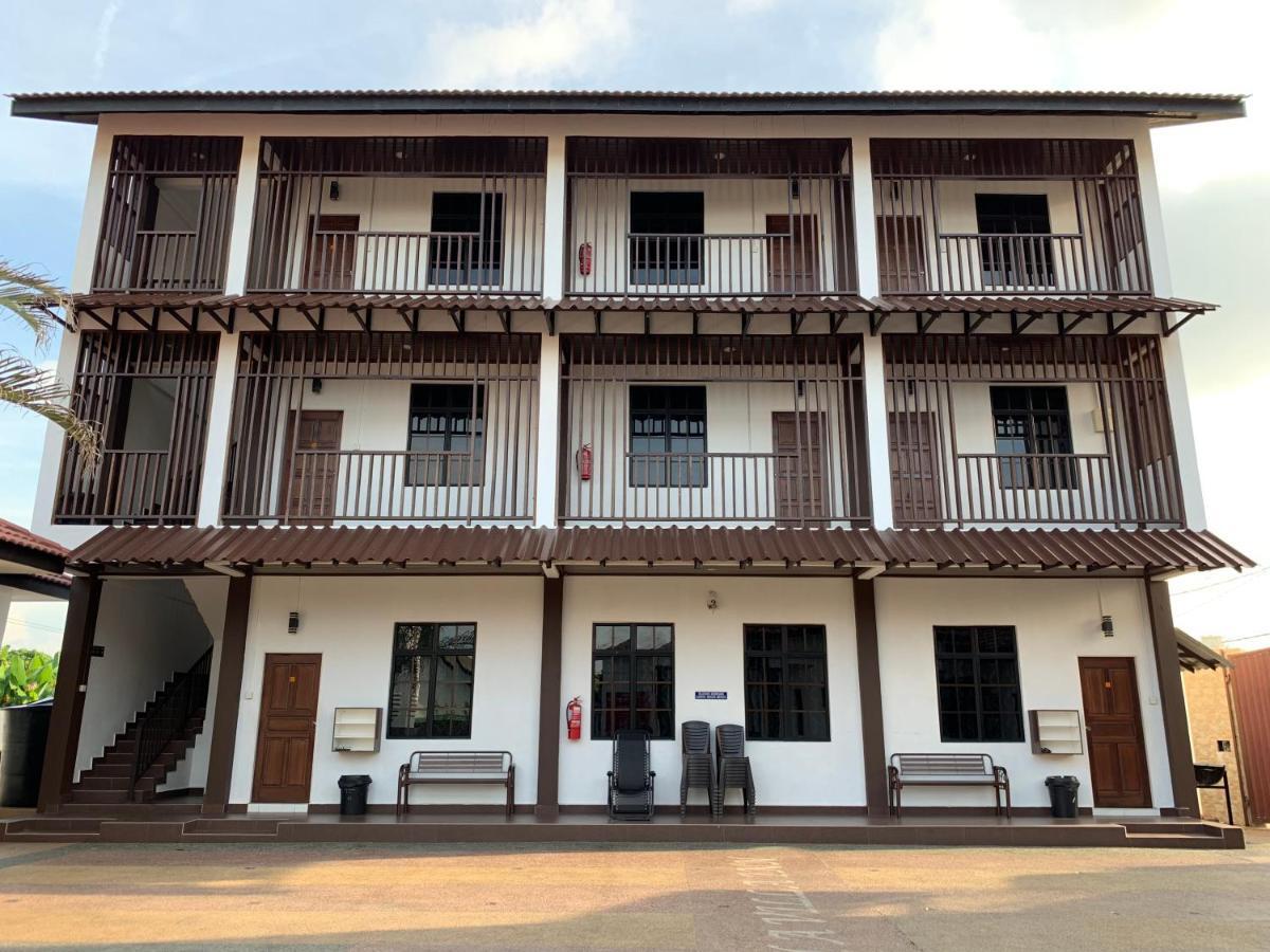 Wan Danisha Villa Inn Кота Бару Екстериор снимка