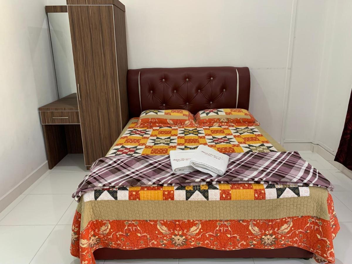 Wan Danisha Villa Inn Кота Бару Екстериор снимка