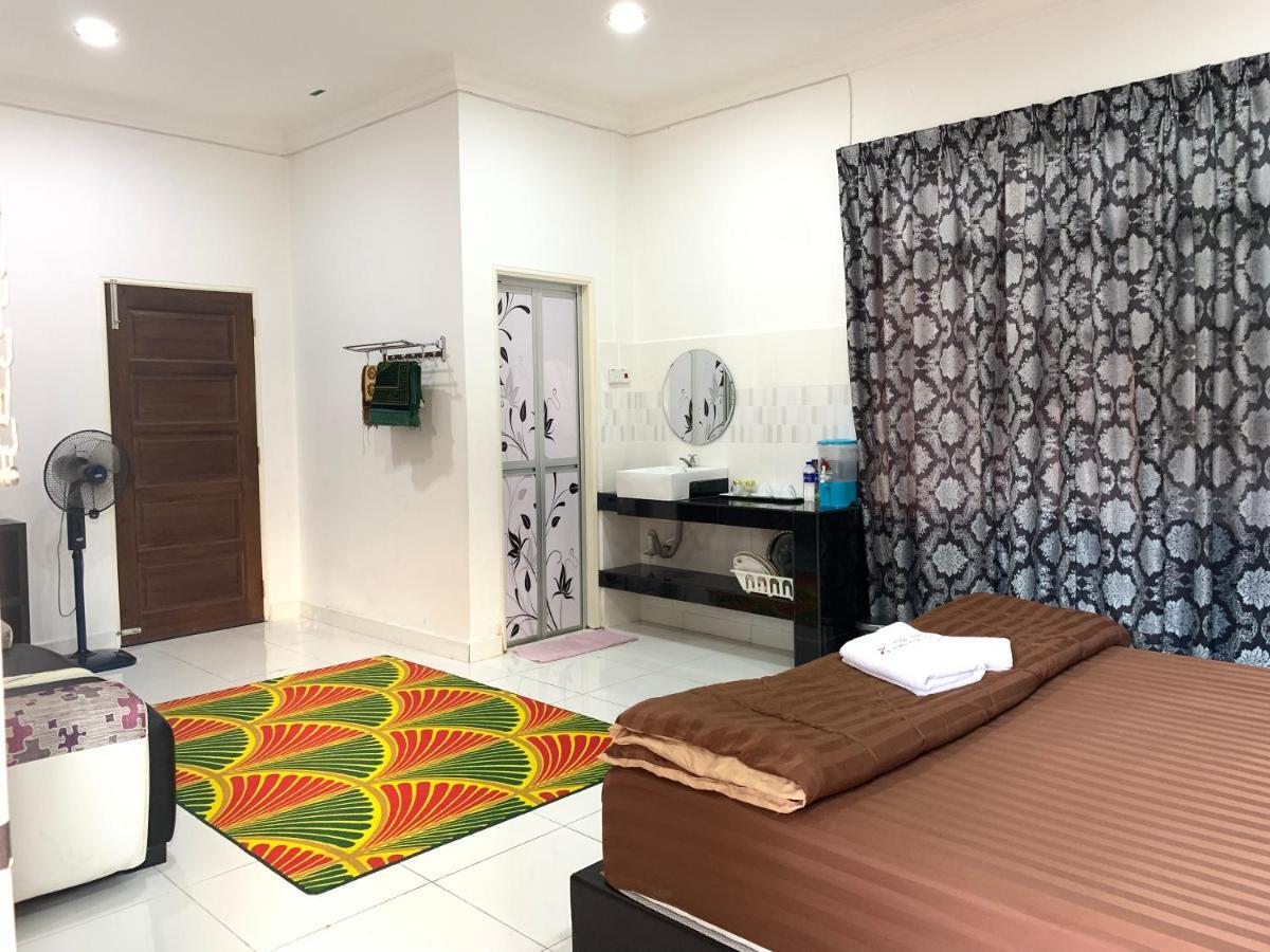 Wan Danisha Villa Inn Кота Бару Екстериор снимка