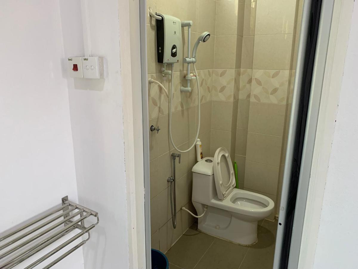 Wan Danisha Villa Inn Кота Бару Екстериор снимка