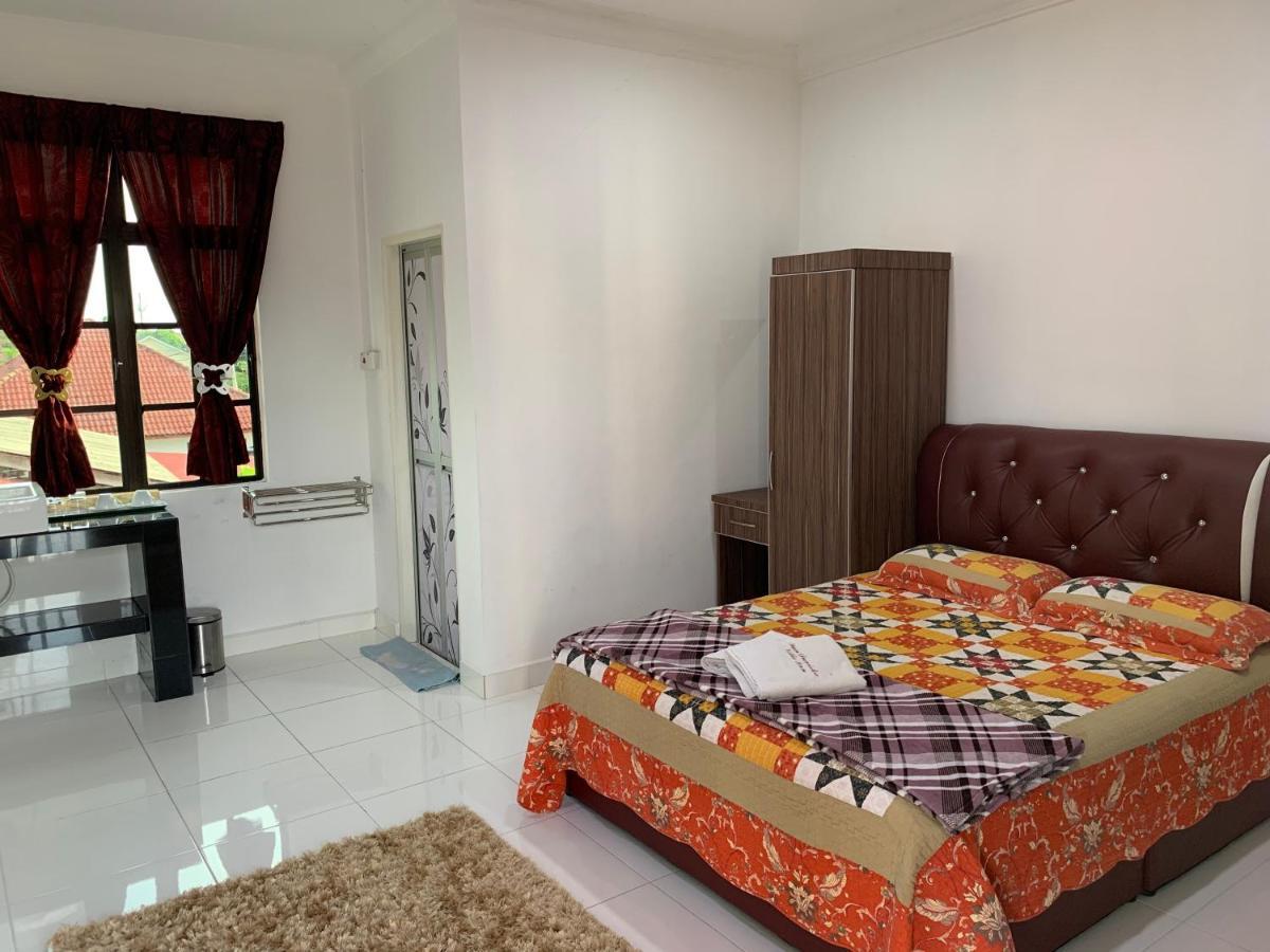 Wan Danisha Villa Inn Кота Бару Екстериор снимка