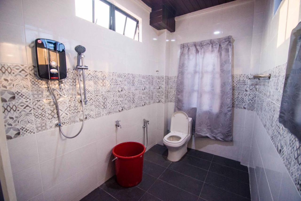 Wan Danisha Villa Inn Кота Бару Екстериор снимка